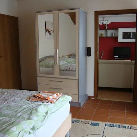 Neue Moderne Ferienwohnung Berta Брилон