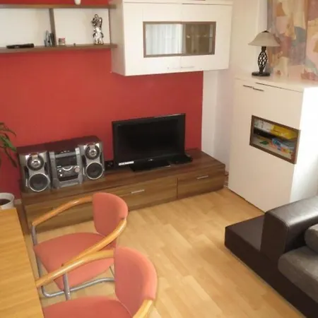 Neue Moderne Ferienwohnung Berta * Брилон